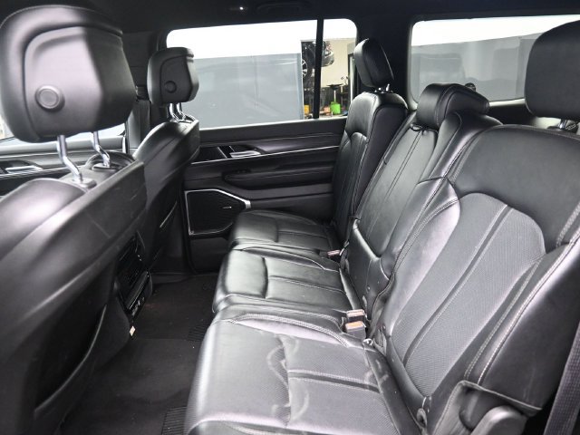 Used 2024 Jeep Wagoneer Series II AWD/4WD image 25