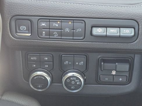 Used 2021 GMC Yukon XL Denali w/ Denali Ultimate Package image 32