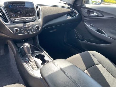 Used 2020 Chevrolet Malibu LT FWD image 17