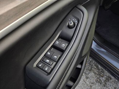 New 2025 Jeep Grand Cherokee Limited image 12