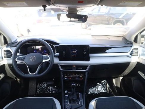 New 2026 Volkswagen Taos SE image 7