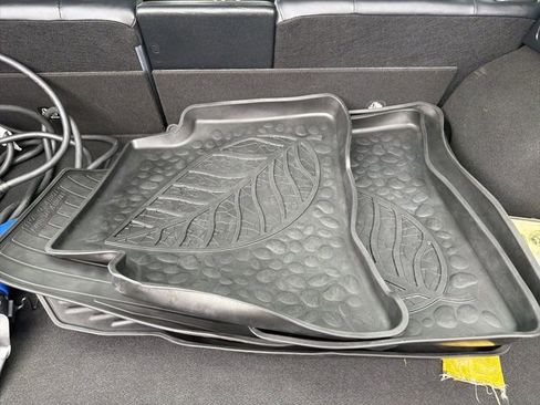 Used 2018 Toyota Prius Prime Premium image 37