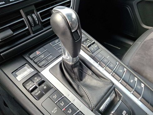 Used 2020 Porsche Macan image 16