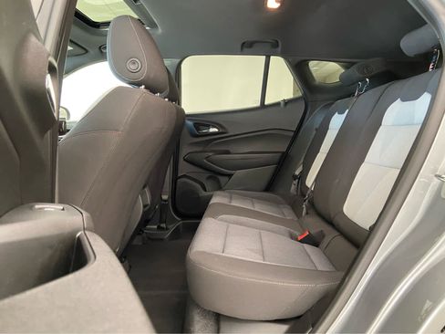 Used 2024 Chevrolet Trax RS w/ Sunroof Package image 12