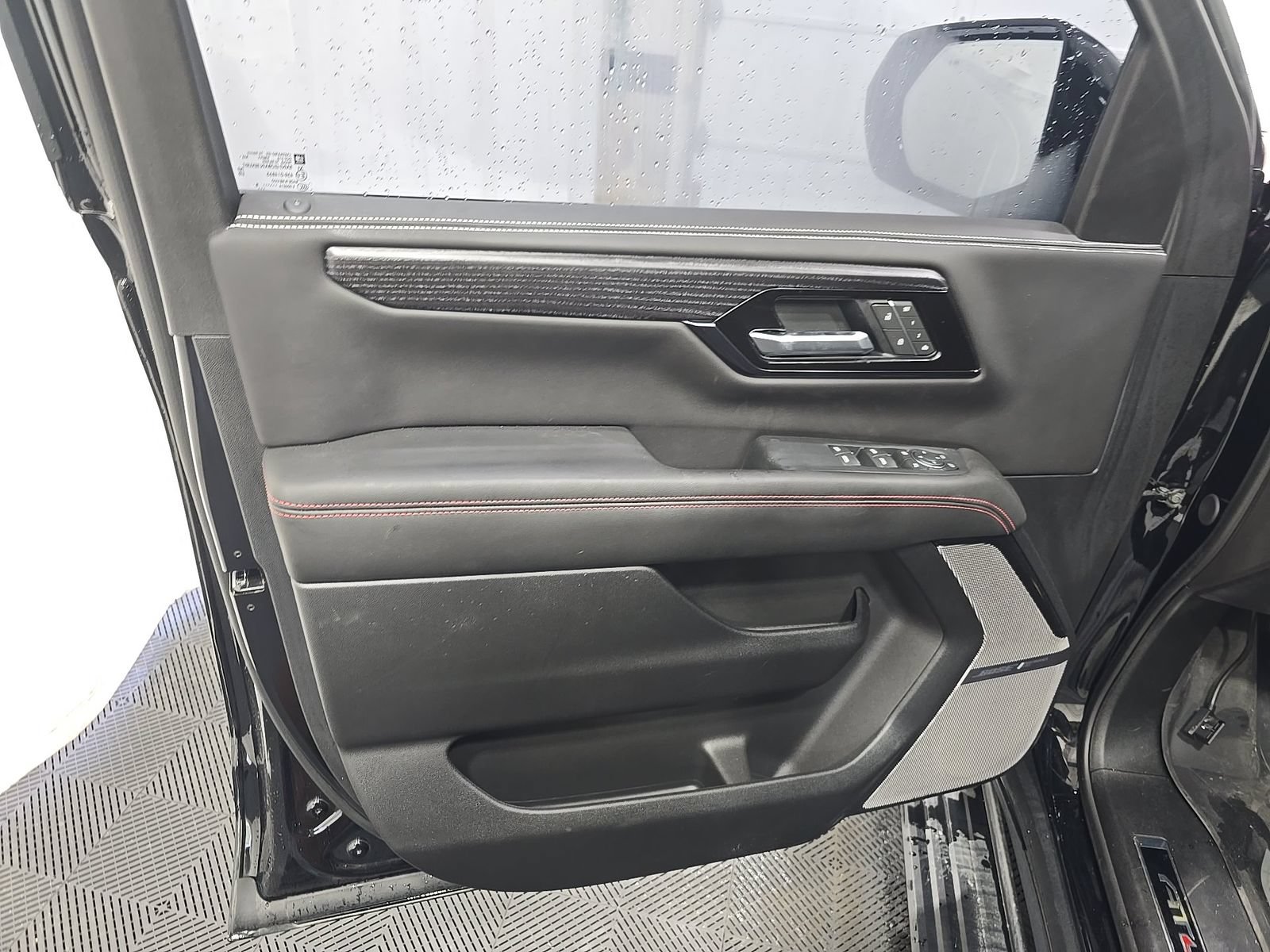 Used 2025 GMC Yukon AT4 Ultimate w/ LPO, Floor Liner Package AWD/4WD image 9