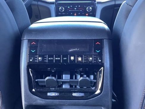 Certified 2025 Jeep Grand Cherokee L Summit AWD/4WD image 19