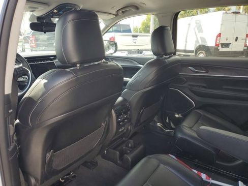 Used 2021 Jeep Grand Cherokee L Limited image 20