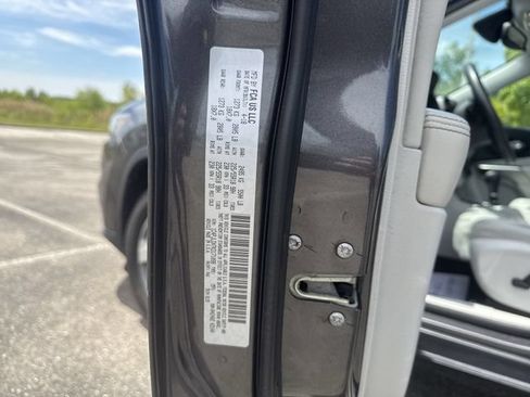 Used 2019 Jeep Cherokee Limited w/ Luxury Group FWD image 35