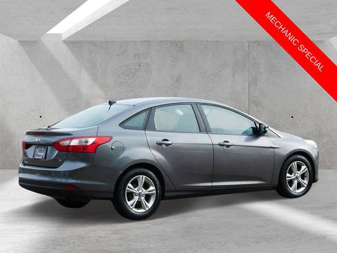 Used 2013 Ford Focus SE w/ SE Winter Pkg image 3