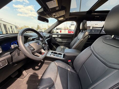 Used 2020 Ford Explorer ST w/ ST Street Pack image 4