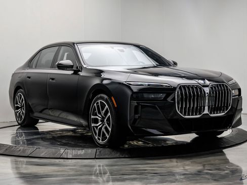 Used 2026 BMW 760i xDrive w/ Executive Package AWD/4WD image 23