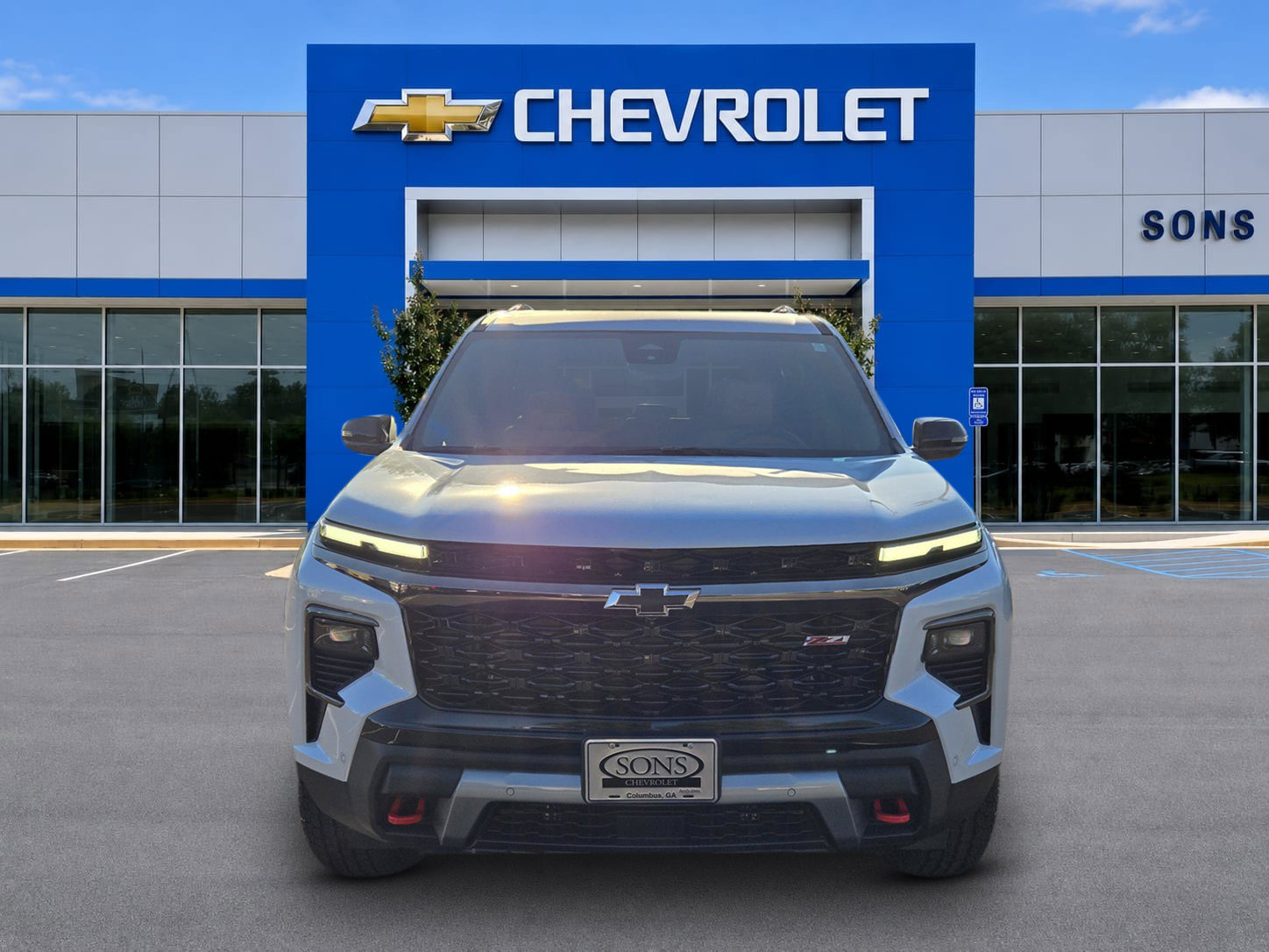 New 2027 Chevrolet Traverse Z71 w/ Enhanced Driving Package AWD/4WD image 2