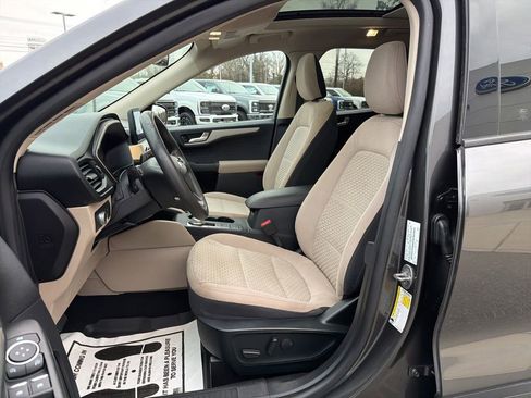 Certified 2020 Ford Escape SE image 9