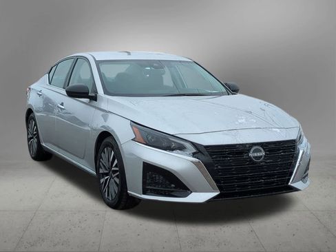 Used 2024 Nissan Altima 2.5 SV image 8