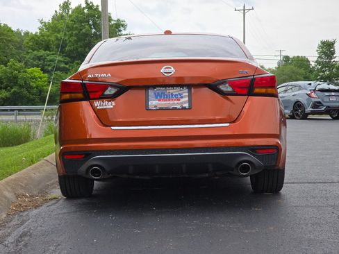 Used 2022 Nissan Altima 2.5 SR FWD image 9