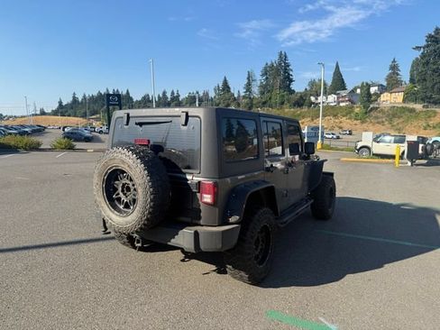 Used 2014 Jeep Wrangler Unlimited Sport w/ Max Tow Package AWD/4WD image 3