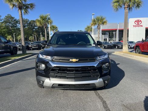 Used 2023 Chevrolet TrailBlazer LT w/ Convenience Package FWD image 3