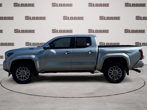 Used 2025 Toyota Tacoma Limited AWD/4WD image 2