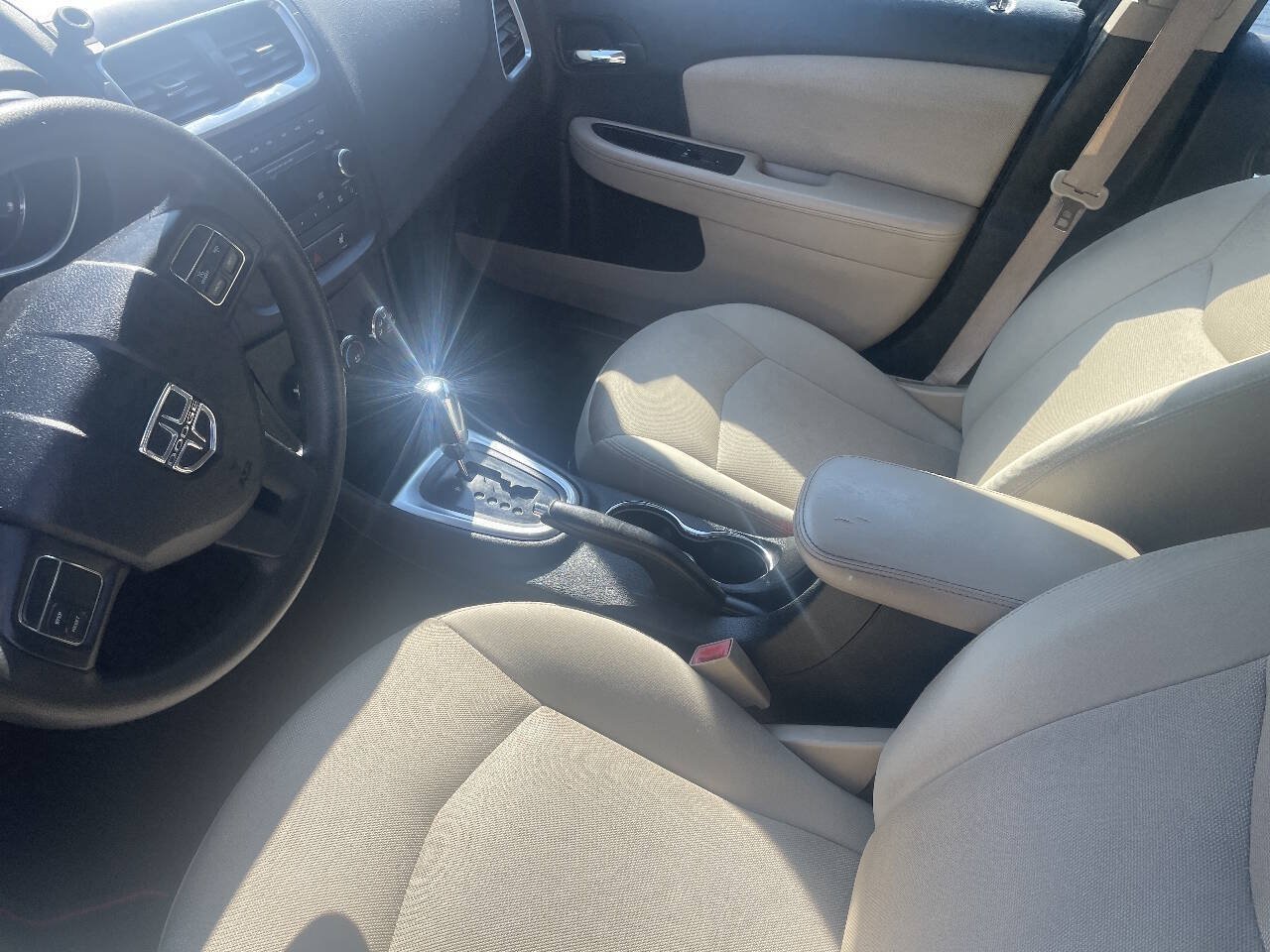 Used 2012 Dodge Avenger SE FWD image 4