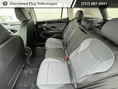 New 2025 Volkswagen Tiguan SE