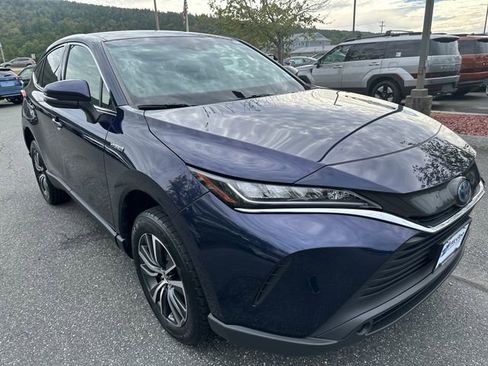 Used 2021 Toyota Venza LE w/ Carpet Mat Package (TMS) image 7