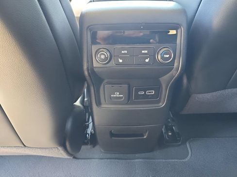 Used 2023 GMC Acadia SLT w/ Preferred Package AWD/4WD image 29