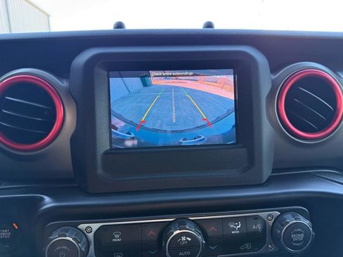 Used 2019 Jeep Wrangler Unlimited Sport S image 32