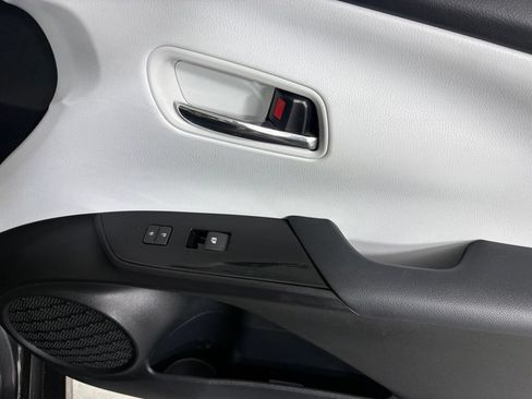Used 2018 Toyota Prius Prime Premium w/ Carpet Mat Package FWD image 12