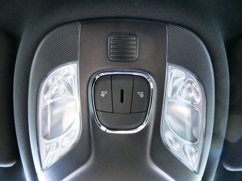 Used 2024 Jeep Compass Latitude image 47