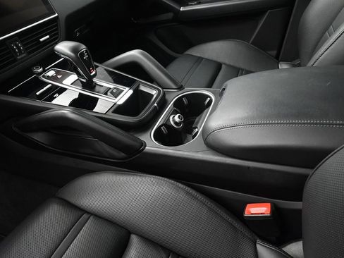 Used 2021 Porsche Cayenne S image 22