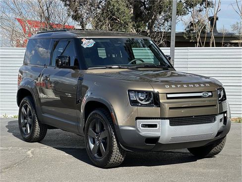 Used 2025 Land Rover Defender 90 S image 8