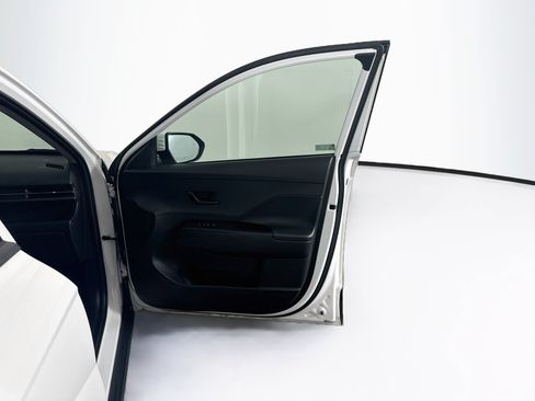 Used 2025 Hyundai Kona SEL FWD image 30