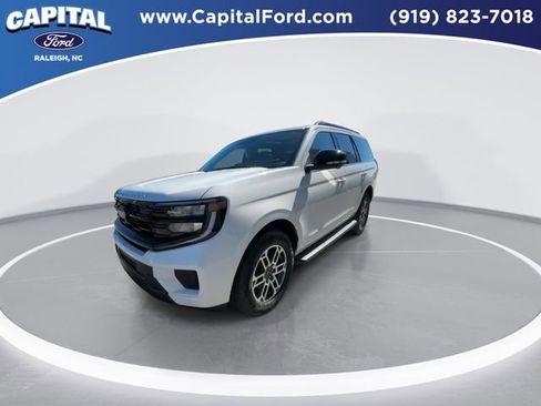 New 2026 Ford Expedition Active image 4