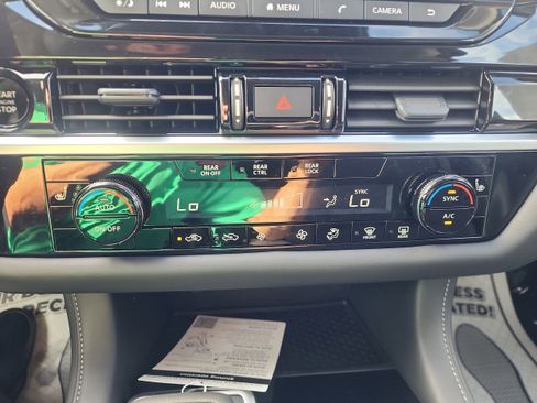 New 2025 Nissan Pathfinder SV w/ Black Appearance Package image 15