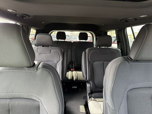 New 2025 Jeep Grand Cherokee L Laredo w/ Luxury Tech Group I image 30