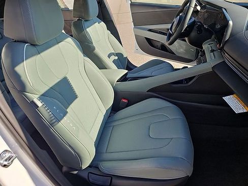 New 2025 Hyundai Elantra Limited w/ Cargo Package image 21