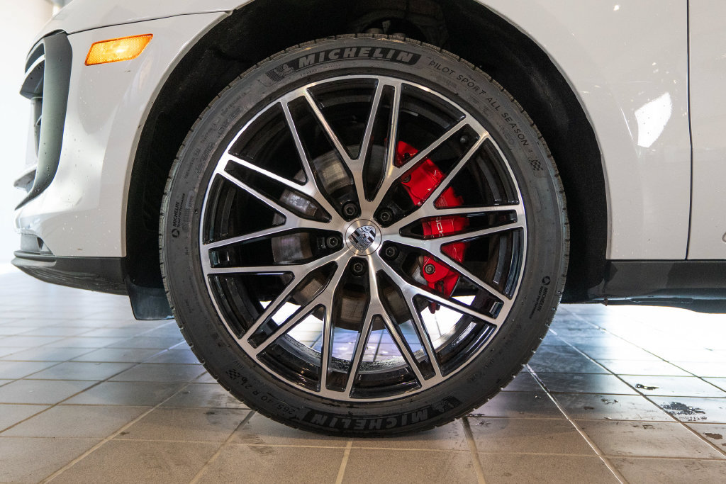 Certified 2023 Porsche Macan S AWD/4WD image 11