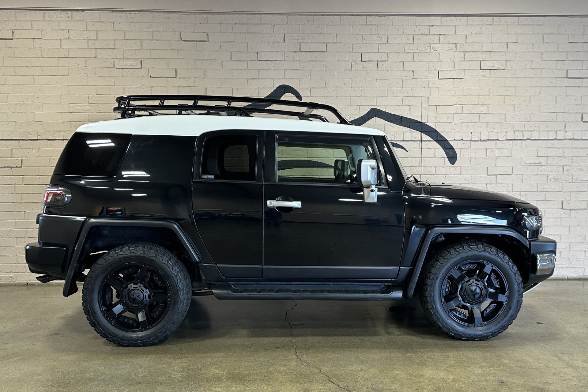 Used 2007 Toyota FJ Cruiser 4WD w/ Upgrade Pkg 1 image 2
