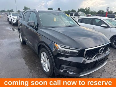 Used 2022 Volvo XC40 T5 Momentum