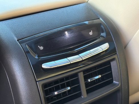 Used 2018 Cadillac XT5 Premium Luxury FWD image 17