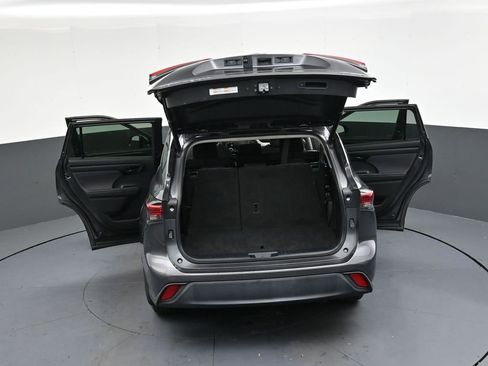 Used 2022 Toyota Highlander LE image 39