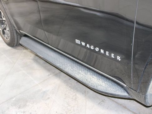 Used 2024 Jeep Wagoneer Series III AWD/4WD image 13