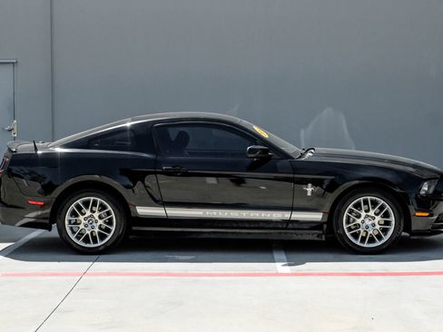 Used 2013 Ford Mustang Premium RWD image 3