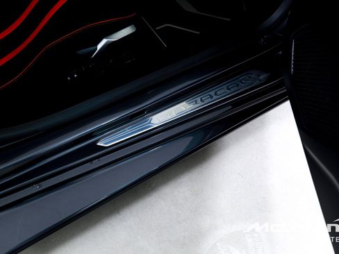 Used 2022 Lamborghini Huracan STO RWD image 19