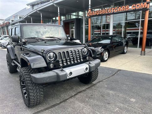Used 2015 Jeep Wrangler Unlimited Sahara w/ Connectivity Group AWD/4WD image 11