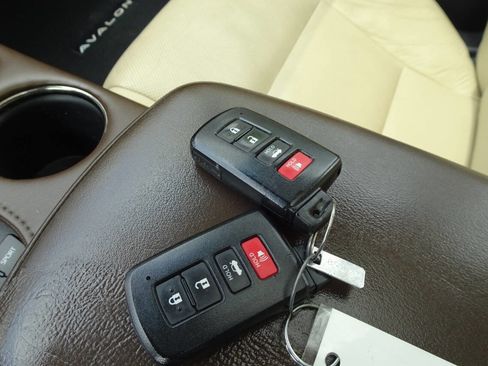Used 2013 Toyota Avalon Limited FWD image 28