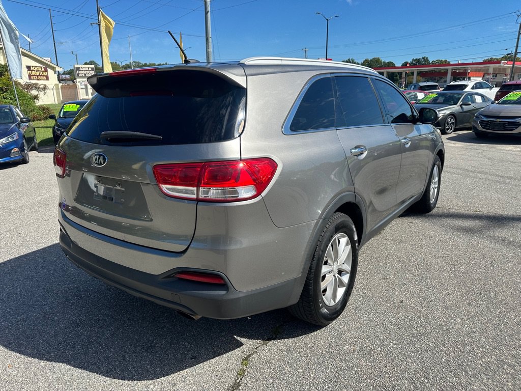 Used 2017 Kia Sorento AWD image 5