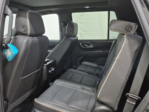Used 2023 GMC Yukon SLT w/ SLT Premium Package AWD/4WD image 11