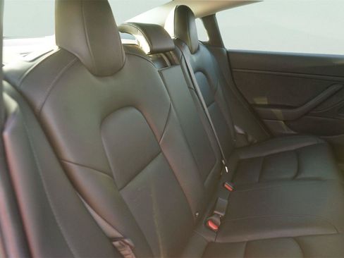 Used 2018 Tesla Model 3 RWD image 17
