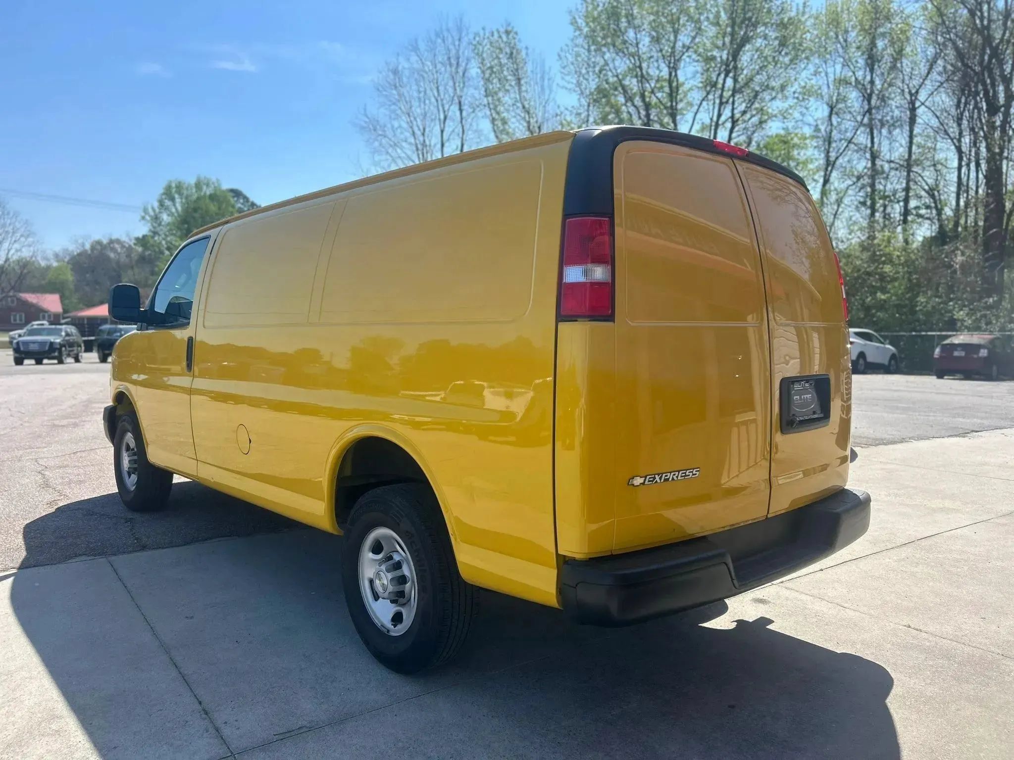 Used 2023 Chevrolet Express 2500 RWD image 10